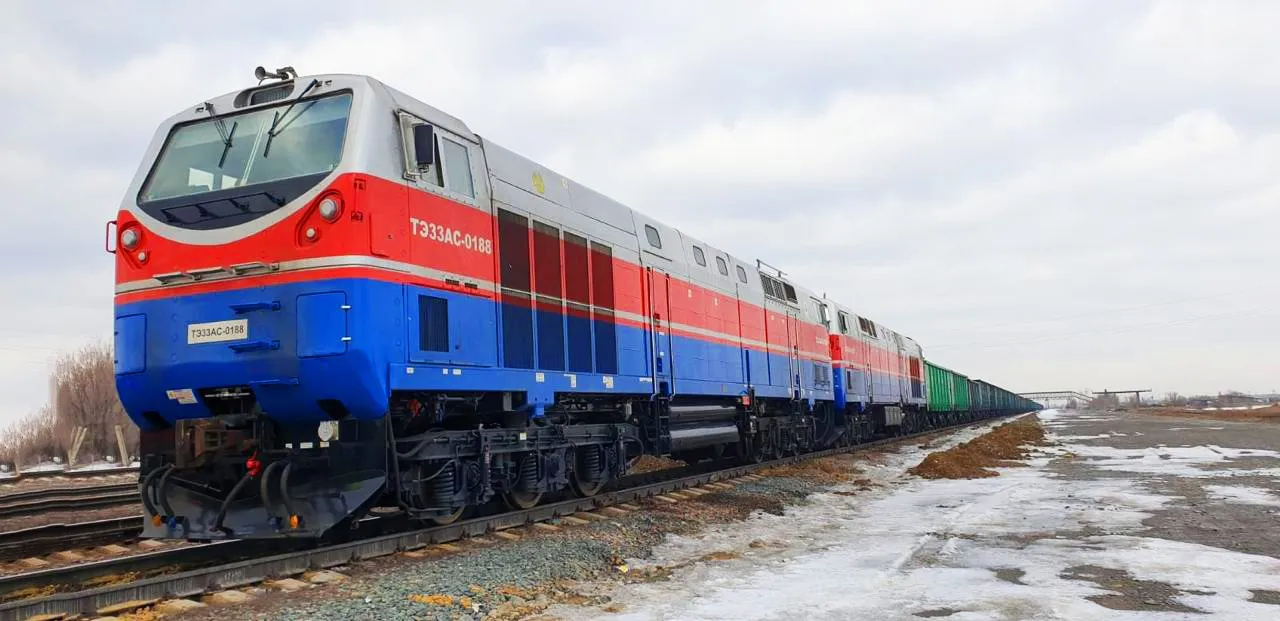 Токаев открыл вторую линию железной дороги Достык – Мойынты