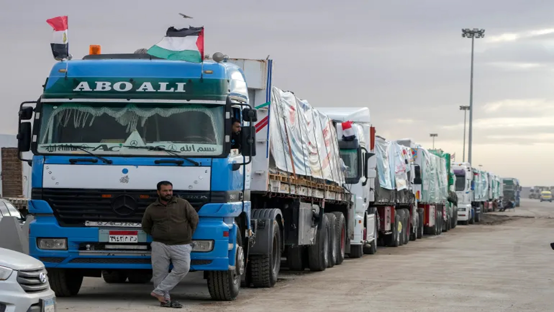 Egypt Sends 600 Trucks of Humanitarian Aid to Gaza
