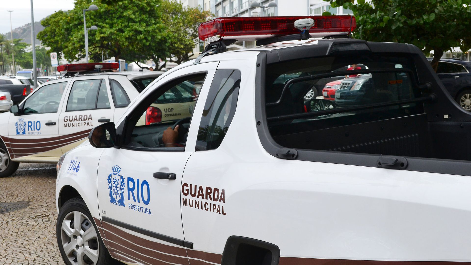 Fierce Clashes Between Police and Drug Cartels in Rio de Janeiro
