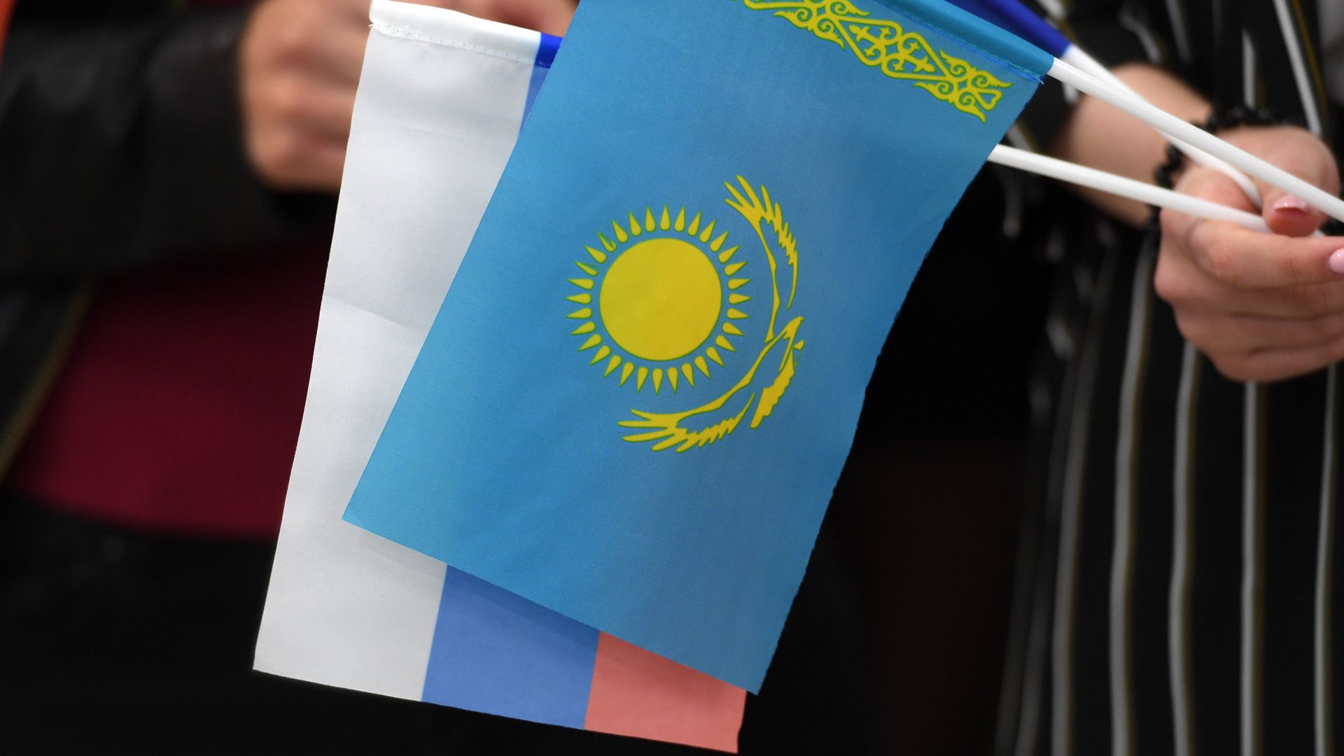 Kazakh Flags Appear on Moscow Streets Ahead of Tokayev’s Visit