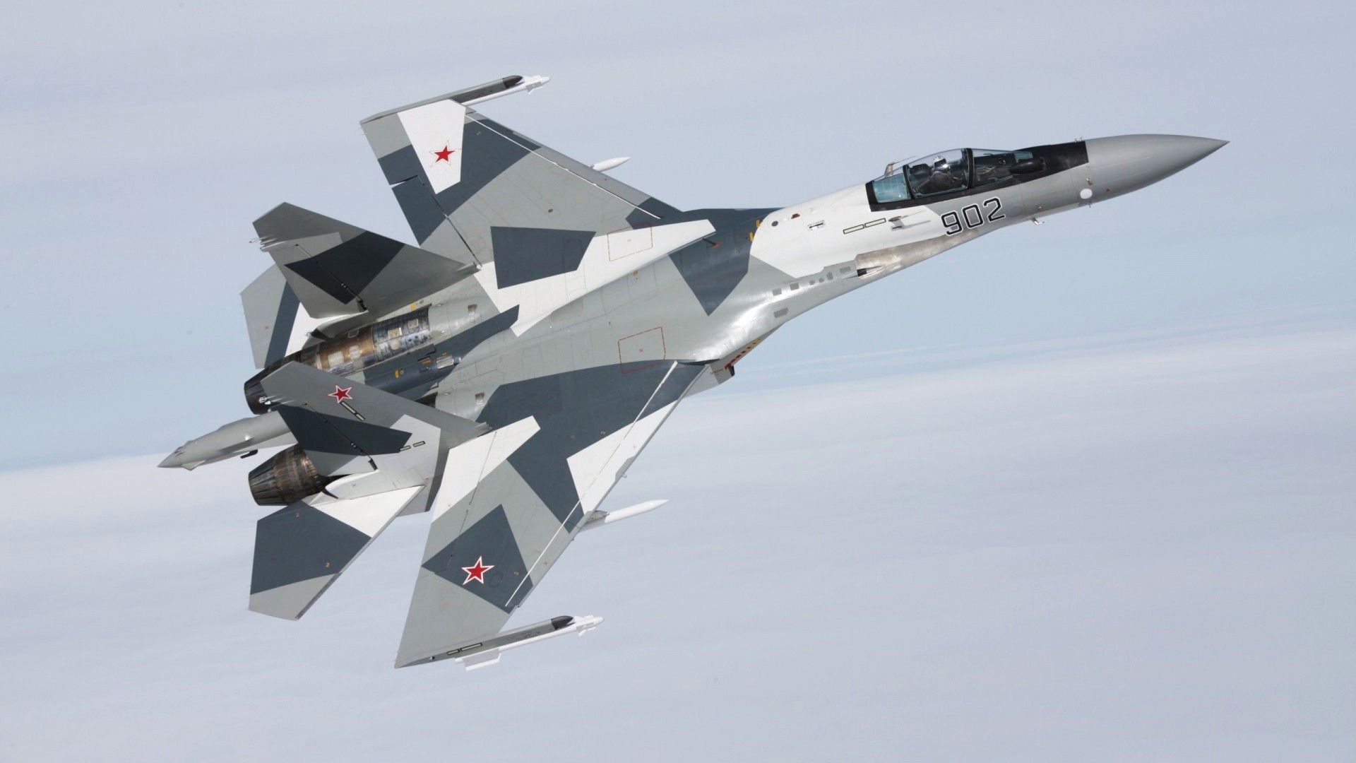 Борт Президента Казахстана сопровождают истребители Су-35 в небе России