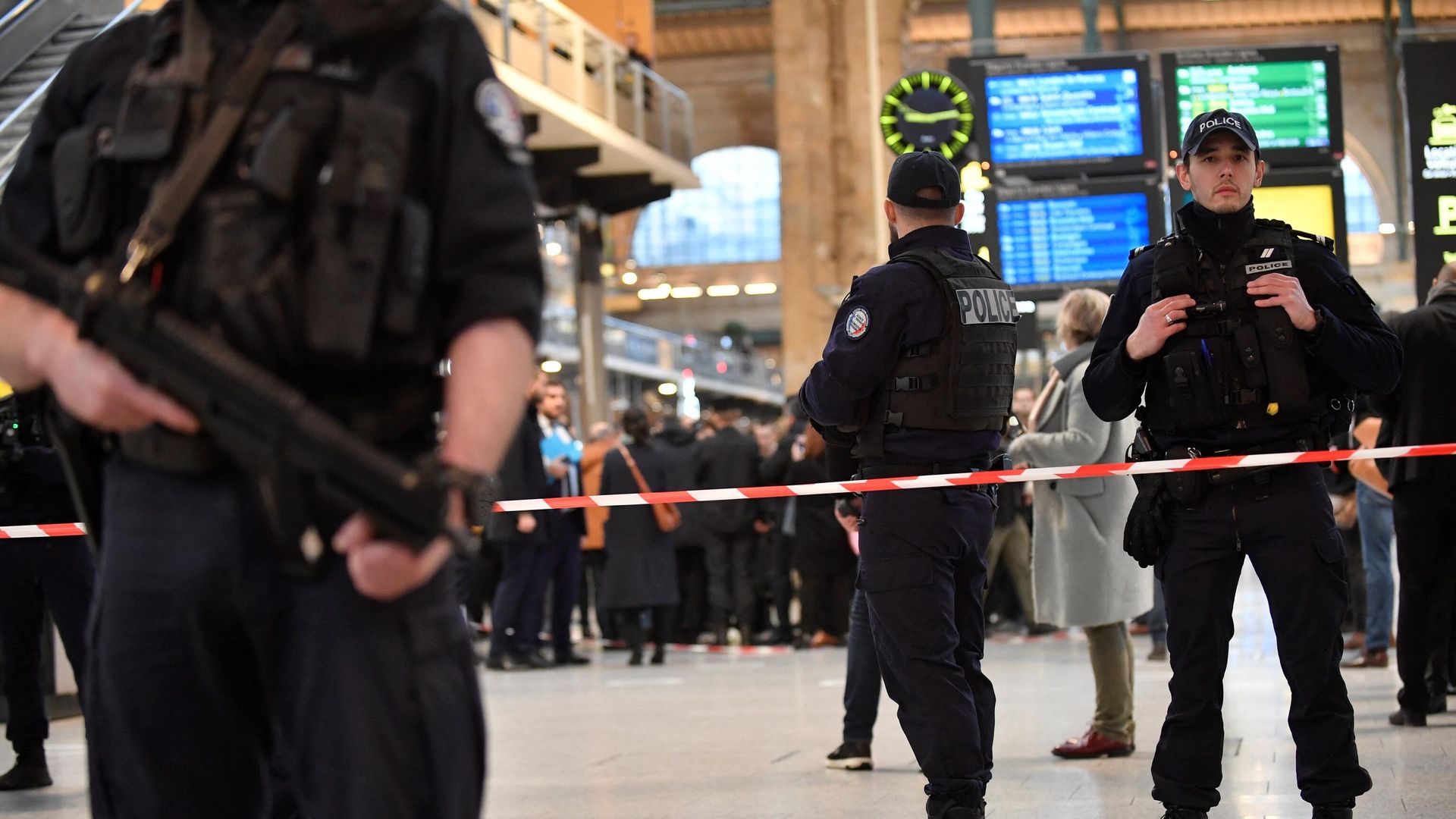 Police open fire at Paris train station during arrest of armed man