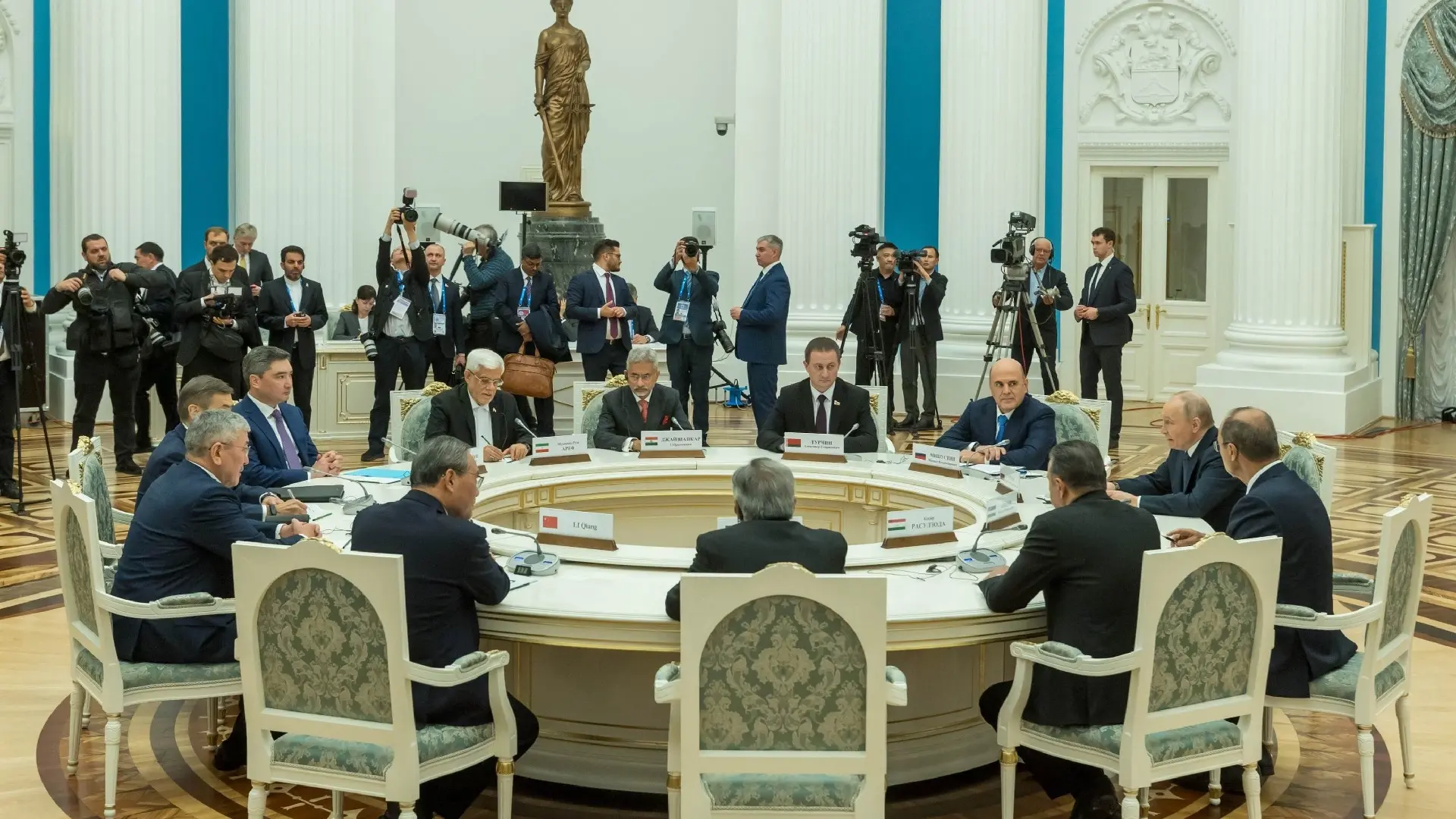 Казахстан предложил создать Банк развития ШОС с участием МФЦА