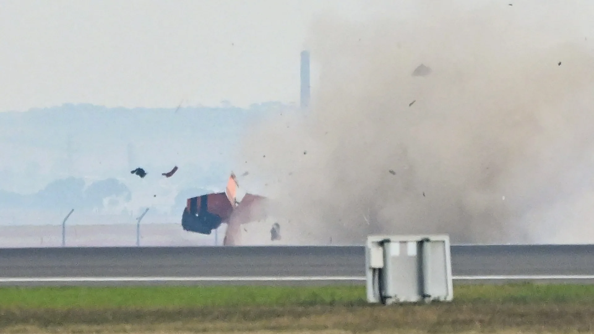 Самолёт HAL Tejas потерпел крушение во время демонстрационного полёта в Дубае